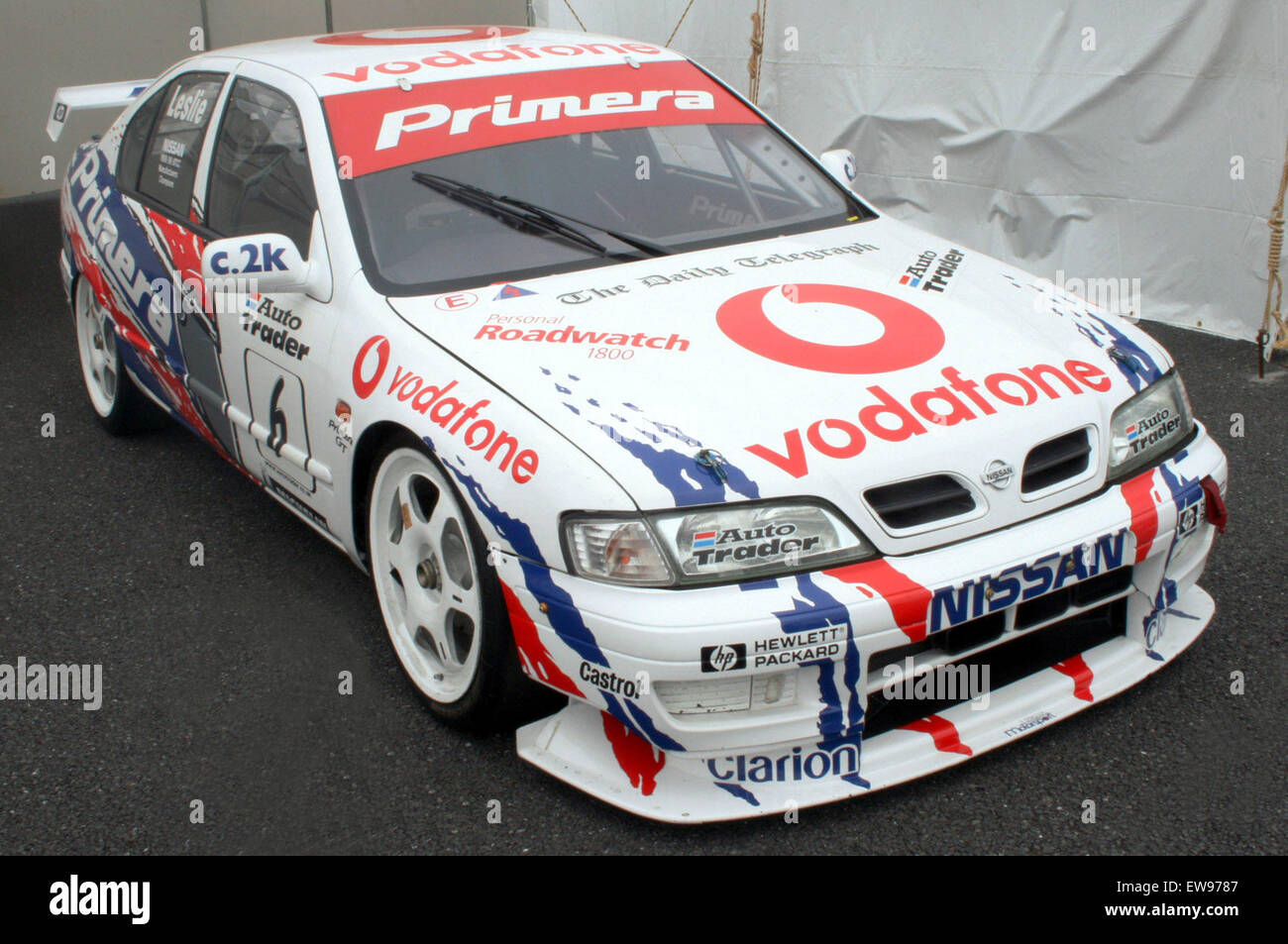 Der 1999er Nissan Primera BTCC, ein legendäres Auto in der Geschichte der British Touring Car Championship, ist bekannt für seine dynamische Leistung und seine Renntradition. Stockfoto