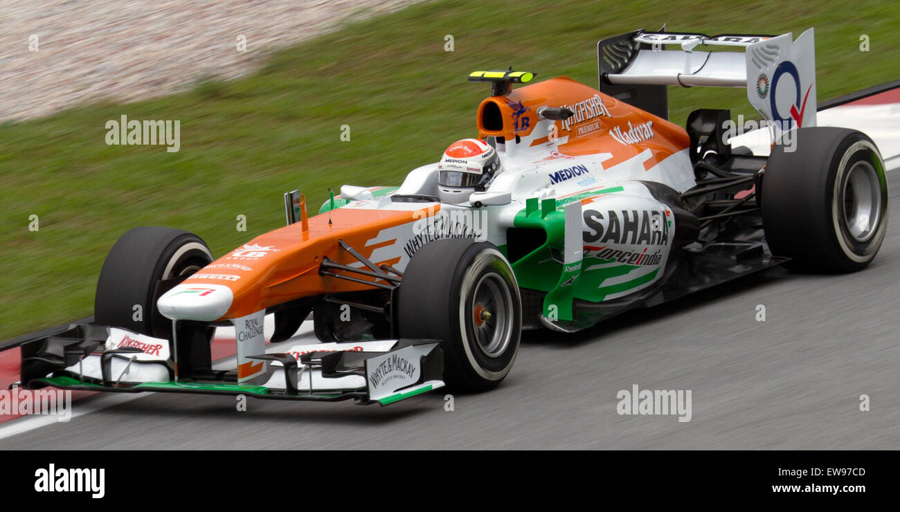 Adrian Sutil fuhr für Force India während des zweiten freien Trainings des Großen Preises von Malaysia 2013 auf dem Sepang International Circuit. Stockfoto