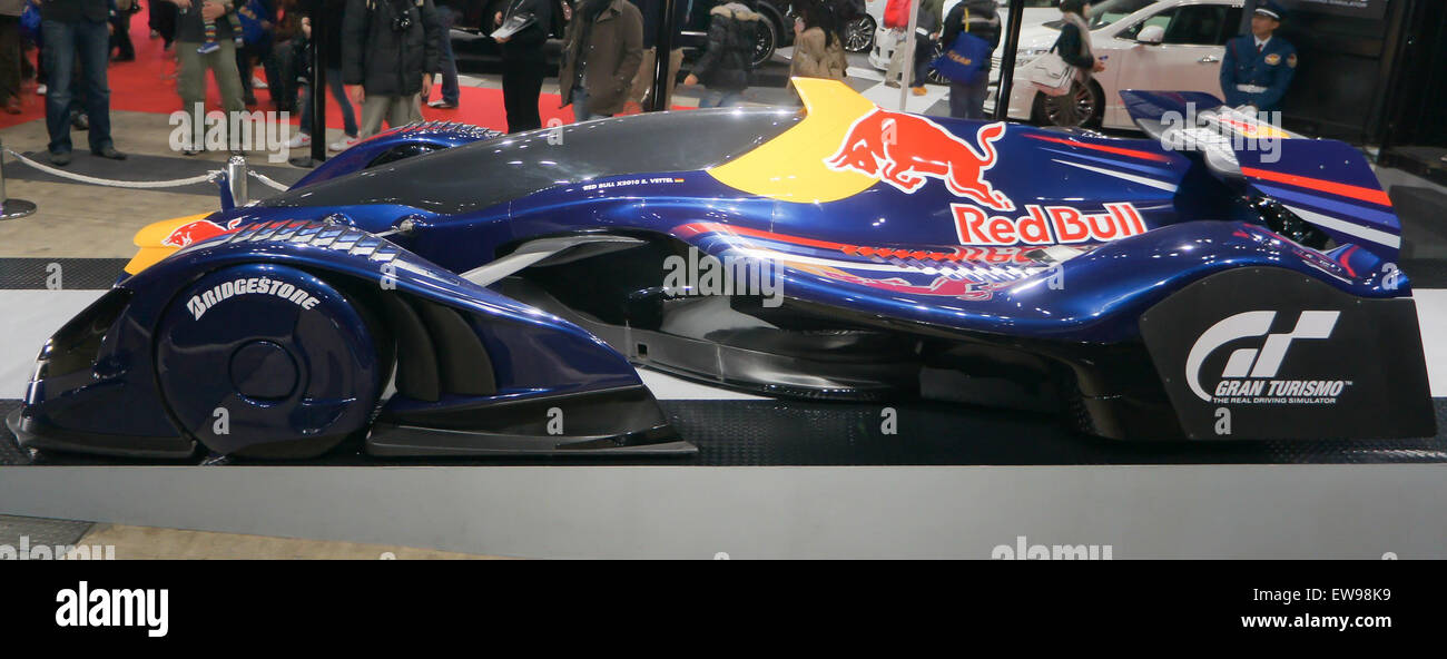 Der Red Bull X2010, ein Konzept-Rennwagen, wurde 2012 auf dem Tokyo Auto Salon vorgestellt. Das futuristische Design und die leistungsstarken Spezifikationen unterstreichen die Innovation von Red Bull in der Motorsporttechnologie. Stockfoto