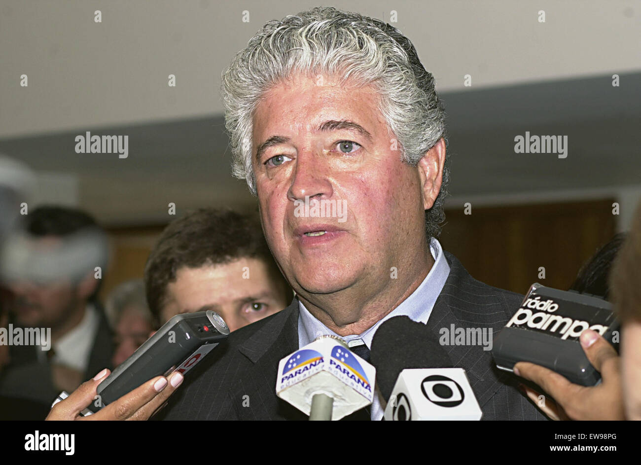 Dieses Bild zeigt den brasilianischen Politiker Roberto Requiao im August 2005. Das Bild fängt einen wichtigen Moment in seiner politischen Karriere ein und spiegelt seinen Einfluss in der brasilianischen Politik während dieser Zeit wider. Stockfoto