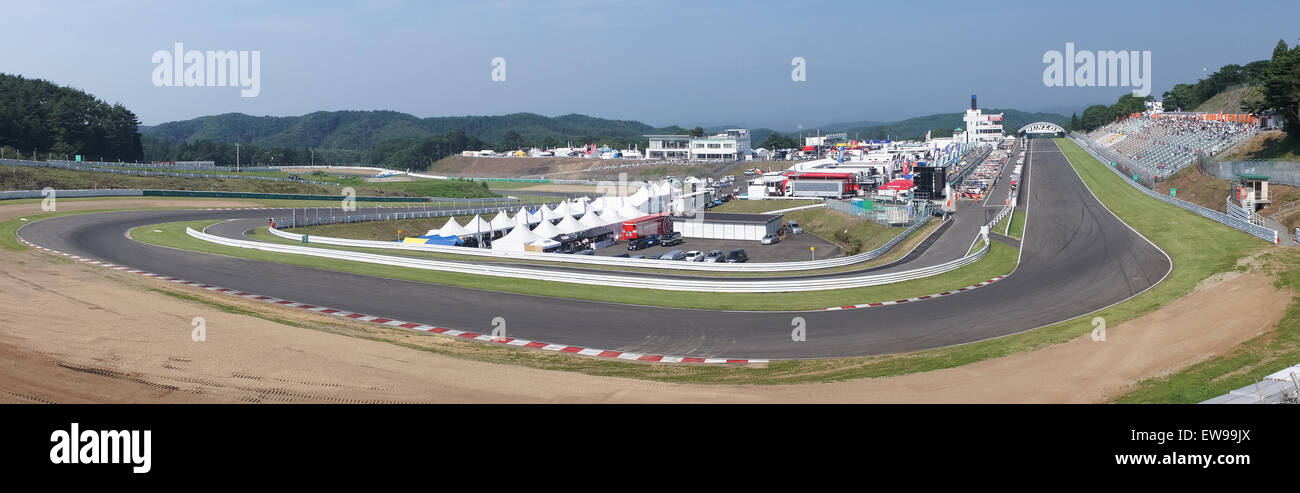 Ein dynamisches Foto des 1. Abschnitts der Sportsland SUGO Rennstrecke im Jahr 2012, das das Layout der Rennstrecke während eines Motorsport-Events zeigt. Stockfoto