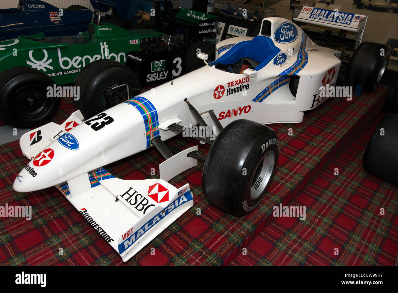 Stewart SF01 vorne links Donington Grand Prix Collection Stockfoto