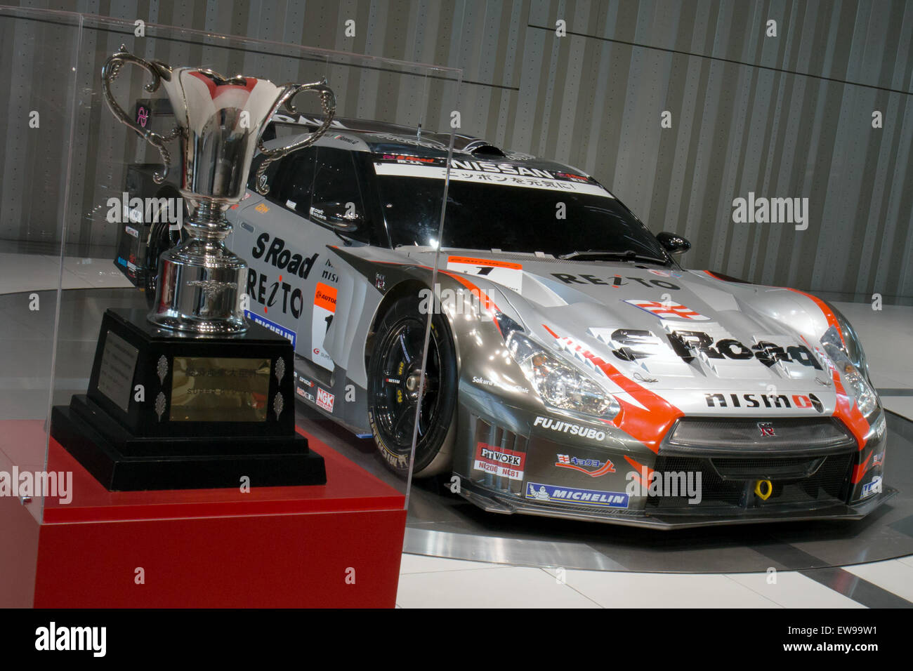 S Road Mola 2013 Nissan GT-R Global Headquarters Gallery Stockfoto