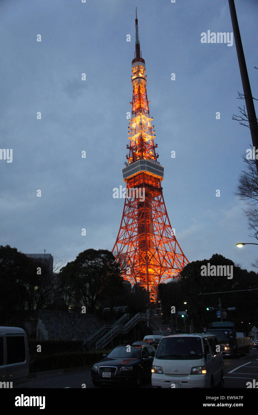 Tokyo Tower sofort nach 2011 vor der Pazifikküste Erdbeben von Tohoku 1 Stockfoto