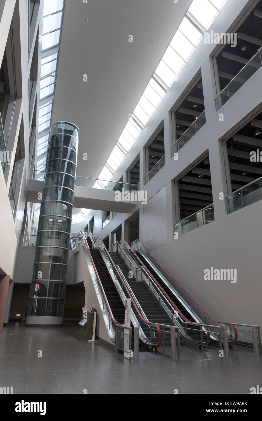 Das Toyota Automobile Museum in Japan zeigt eine Sammlung historischer Fahrzeuge, die die Entwicklung des Automobils von den frühen Modellen bis zum modernen Design veranschaulichen. Das Museum zeigt Toyotas Beiträge zur Automobilindustrie. Stockfoto