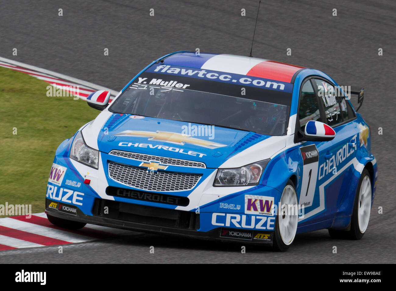 Yvan Muller nahm 2011 am WTCC-Rennen in Japan Teil und zeigte während des Qualifyings beeindruckende Fähigkeiten und Strategie. Muller, eine bekannte Persönlichkeit im Tourenwagen-Rennsport, nahm an der Veranstaltung heftig Teil, wobei er sich auf die Leistung und das präzise Handling auf der anspruchsvollen japanischen Rennstrecke konzentrierte. Stockfoto