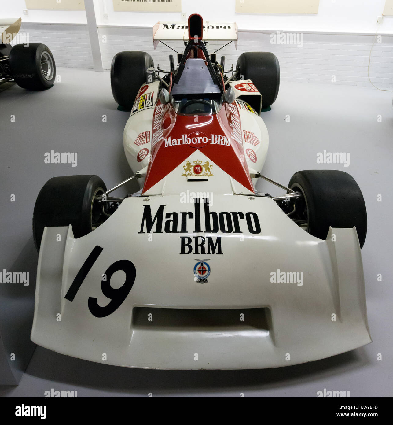 Der BRM P160E ist ein klassischer Formel-1-Wagen aus der Donington Grand Prix Kollektion. Dieses Modell ist für sein innovatives Design und seine Leistung während der F1-Rennen der 1970er Jahre bekannt. Stockfoto