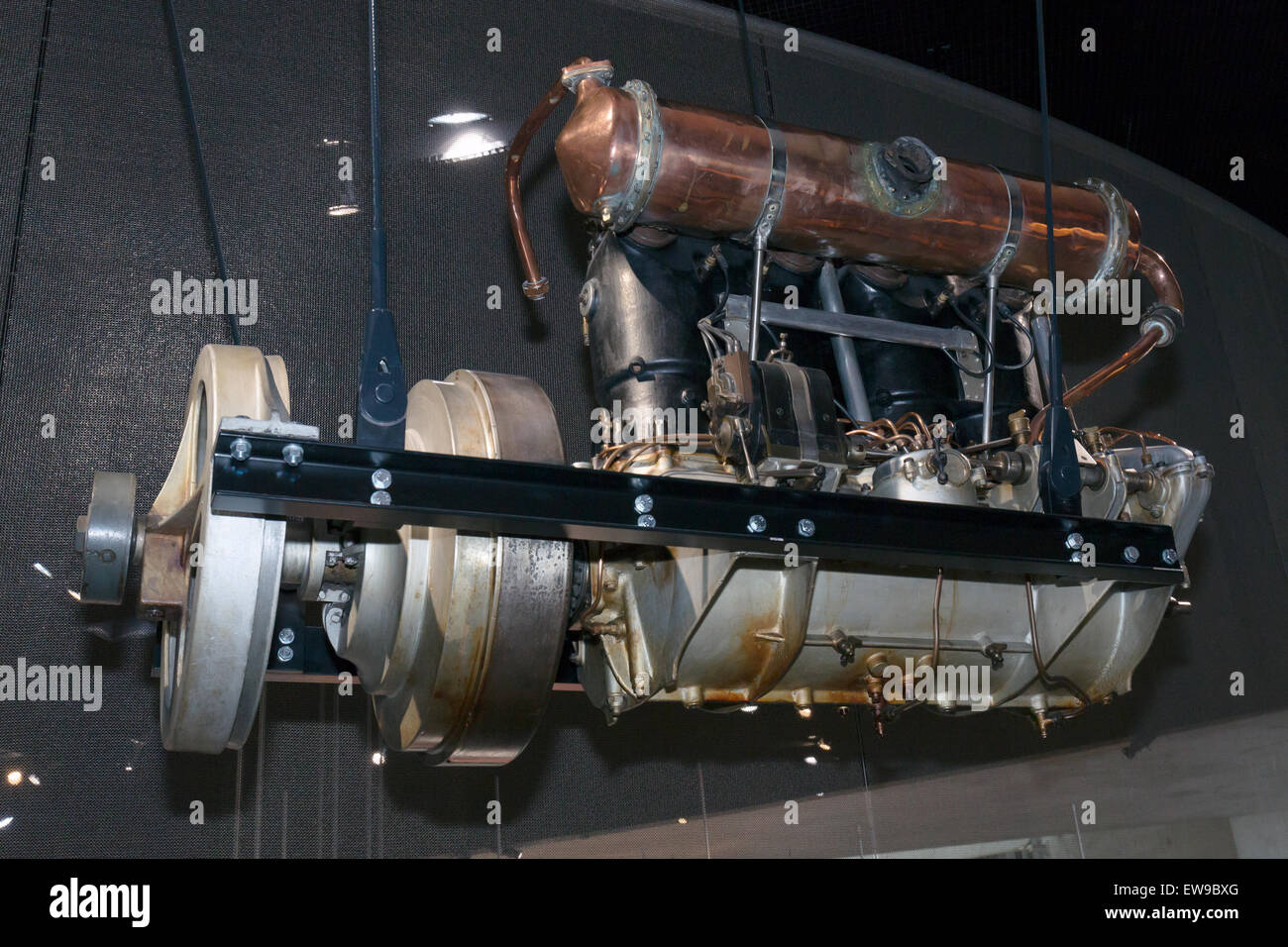 Daimler J4L Motor hinten rechts Mercedes-Benz Museum Stockfoto