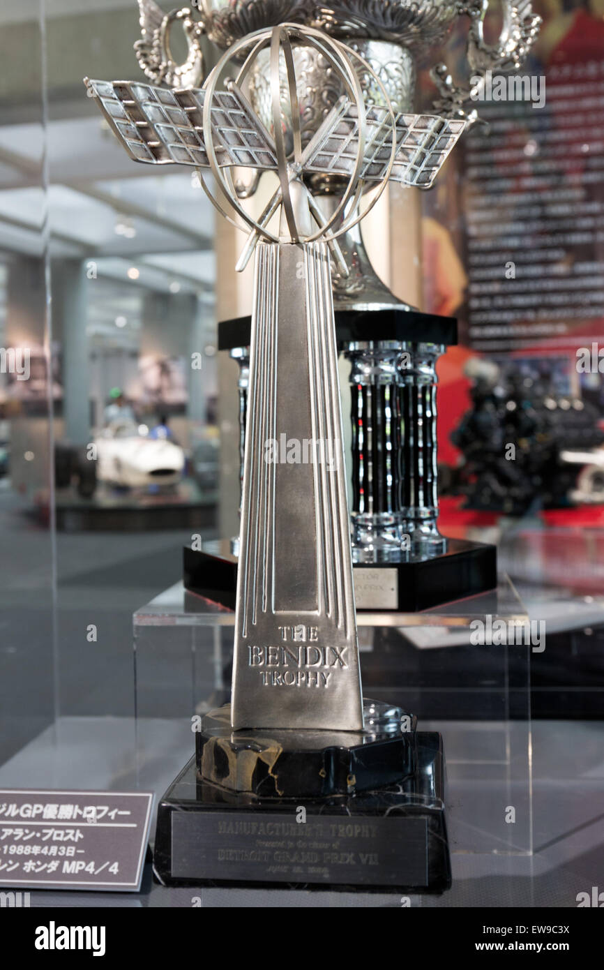 Der Detroit Prix 1988-Gewinner-Trophäe des Konstrukteurs, die die Leistung im Motorsport würdigt, wird in der Honda Collection Hall ausgestellt, um die erfolgreiche Teamleistung im Rennen zu feiern. Stockfoto