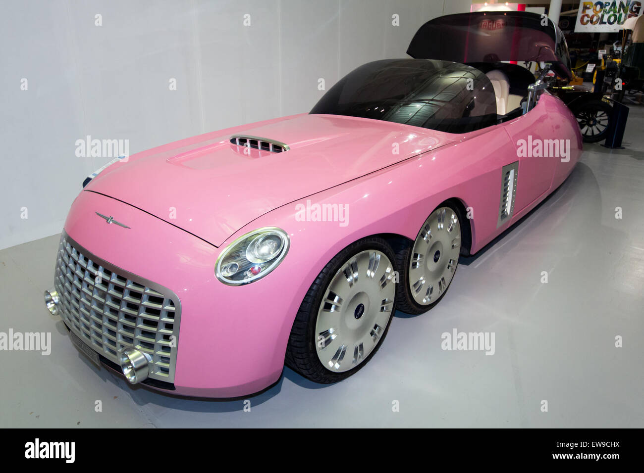 Der FAB 1, ein einzigartiges Fahrzeug aus der Thunderbirds-Serie, wird im Heritage Motor Centre in Gaydon ausgestellt. Dieses einzigartige Modell ist Teil der Kollektion, in der legendäre Fahrzeuge aus der TV-Geschichte gezeigt werden. Stockfoto