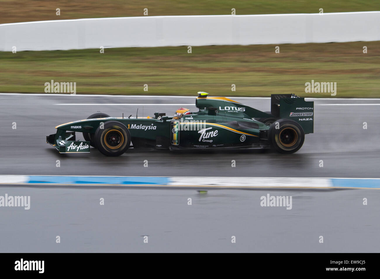 Fairuz Fauzy trat beim Großen Preis von Deutschland 2010 an und fuhr für Lotus in der Formel 1 zusammen mit Heikki Kovalainen, wo er den intensiven Motorsport-Wettbewerb präsentierte. Stockfoto