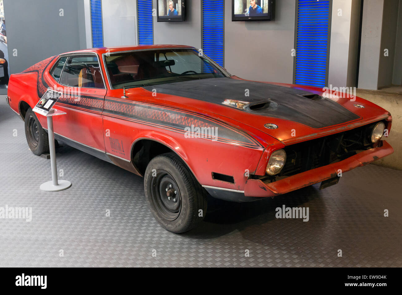 Dieses Foto zeigt den legendären Ford Mustang Mach 1 aus dem James Bond Film „Diamonds are Forever“, der im National Motor Museum in Beaulieu, Großbritannien gezeigt wird. Stockfoto