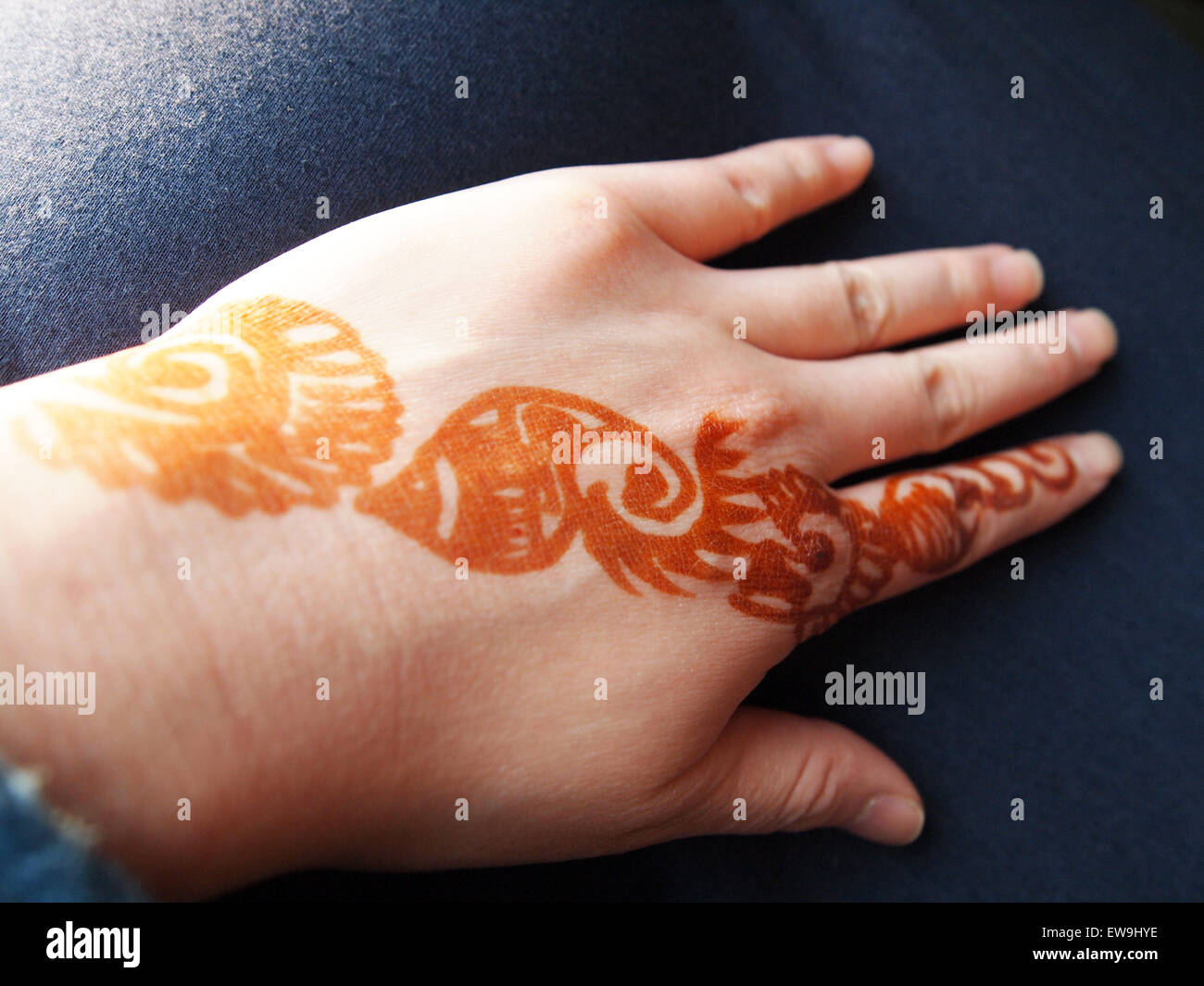 Henna-Muster auf Seite Stockfoto