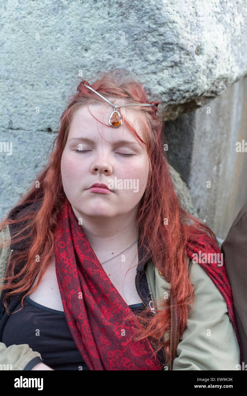 Stonehenge 20. Juni 2015 Gefühl der Energie der Steine von Stonehenge zur Sommersonnenwende Credit: Paul Chambers/Alamy Live News Stockfoto