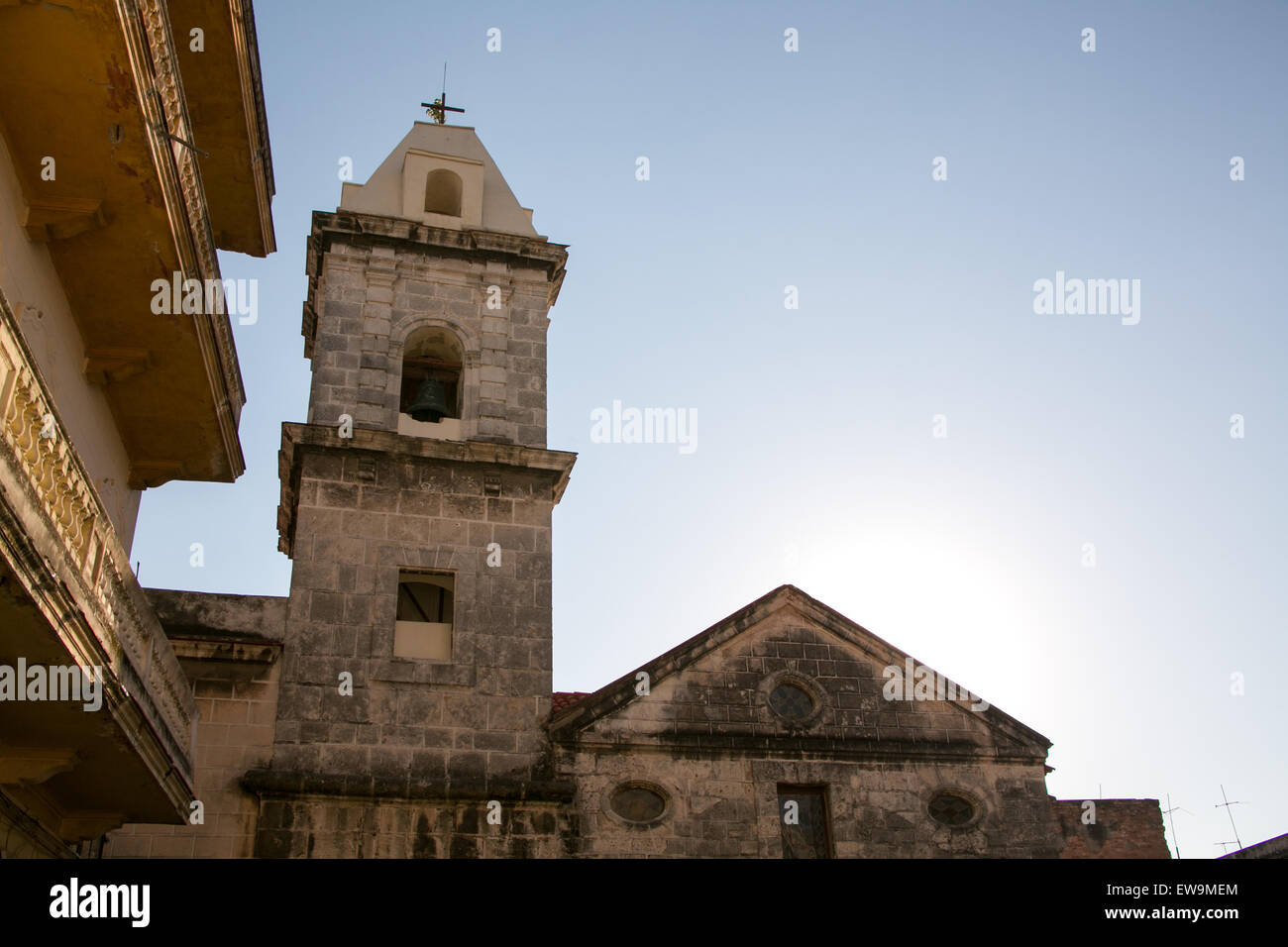 Kirche-Kirchturm in Alt-Havanna, Kuba. Stockfoto