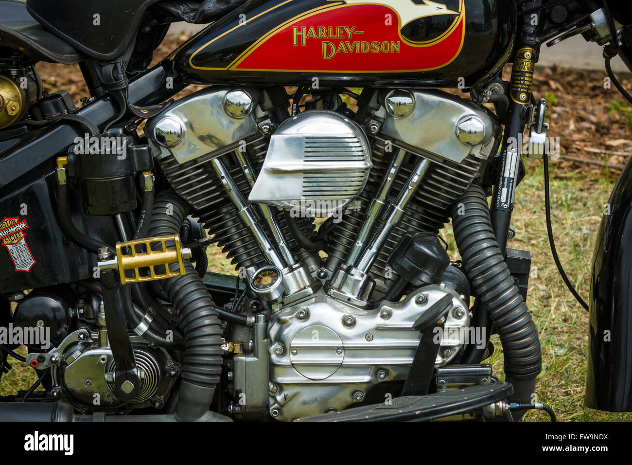 PAAREN IM GLIEN, Deutschland - 23. Mai 2015: Fragment einer Motorrad Harley-Davidson-Nahaufnahme. Die Oldtimer-Show im MAFZ. Stockfoto