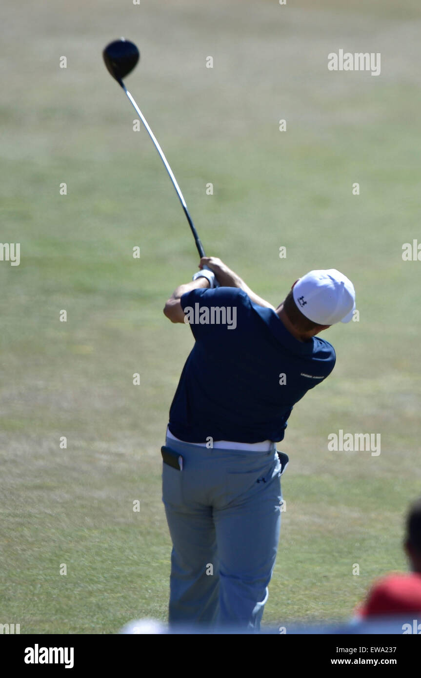 19 Juni, 2015.Jordan Spieth am 18. Abschlag in Runde 2 bei den US Open in Kammern Bay, Ort, Washington University. George Holland/Cal-Sport-Medien Stockfoto