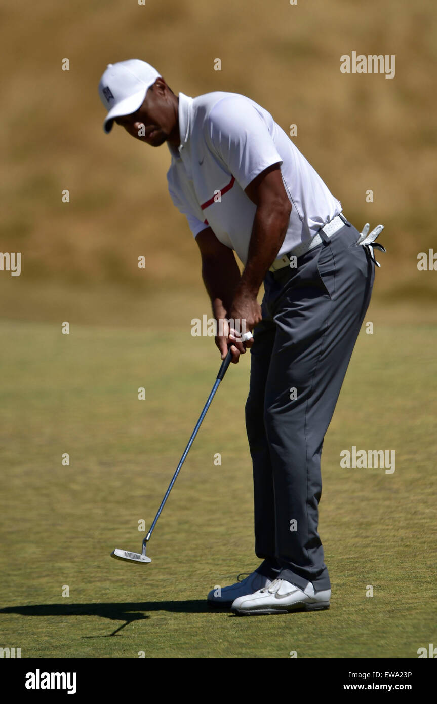 19 Juni, Runde 2015.Tiger Wald in 2 bei den US Open in Kammern Bay, Ort, Washington University. George Holland/Cal-Sport-Medien Stockfoto