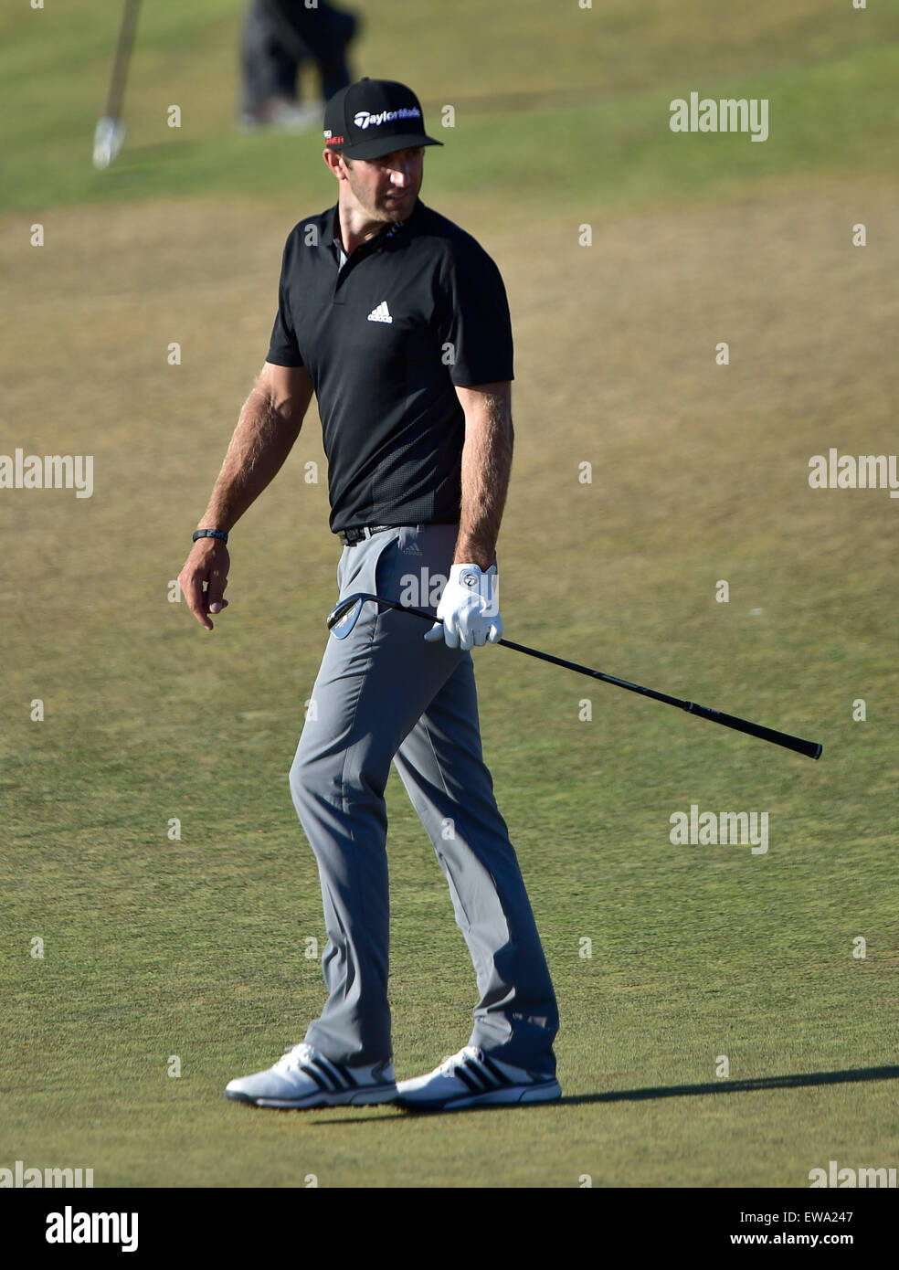19. Juni, 2015.Dustin Johnson während der 2. Runde bei den US Open in Kammern Bay, Ort, Washington University. George Holland/Cal-Sport-Medien Stockfoto