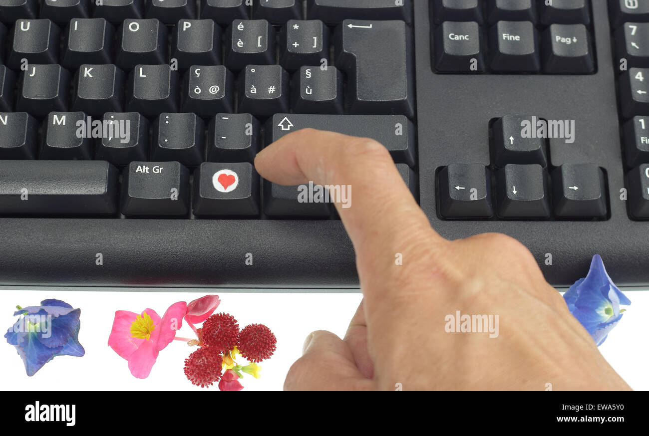 Herz-Form-Symbol auf Tastatur, Liebe Konzept Stockfoto