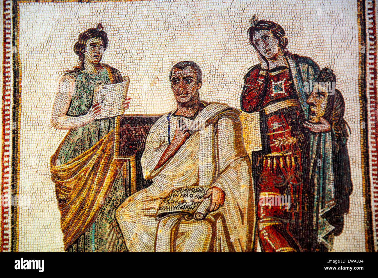 Mosaik von Virgil sitzen zwischen zwei Musen halten eine Schriftrolle mit der Aeneis. Stockfoto