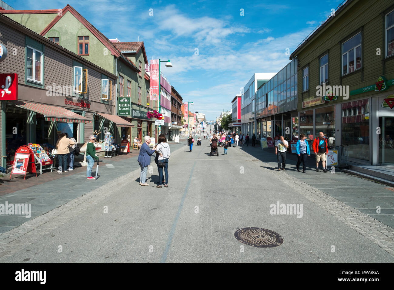 Die wichtigste Einkaufsstraße oder Storgata in Tromsø, Norwegen Stockfoto