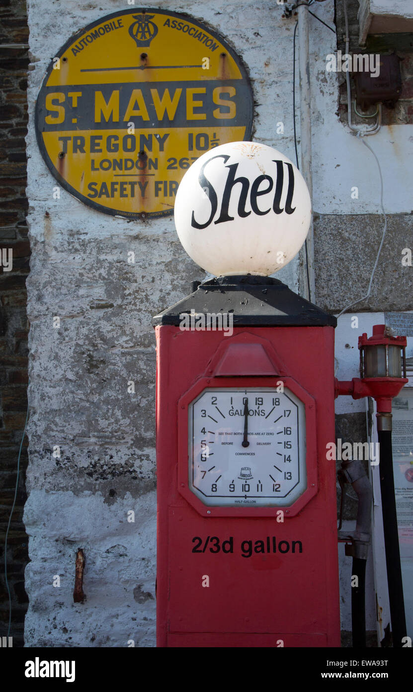 Alten Shell-Zapfsäule, St Mawes, Cornwall, England, UK Stockfoto
