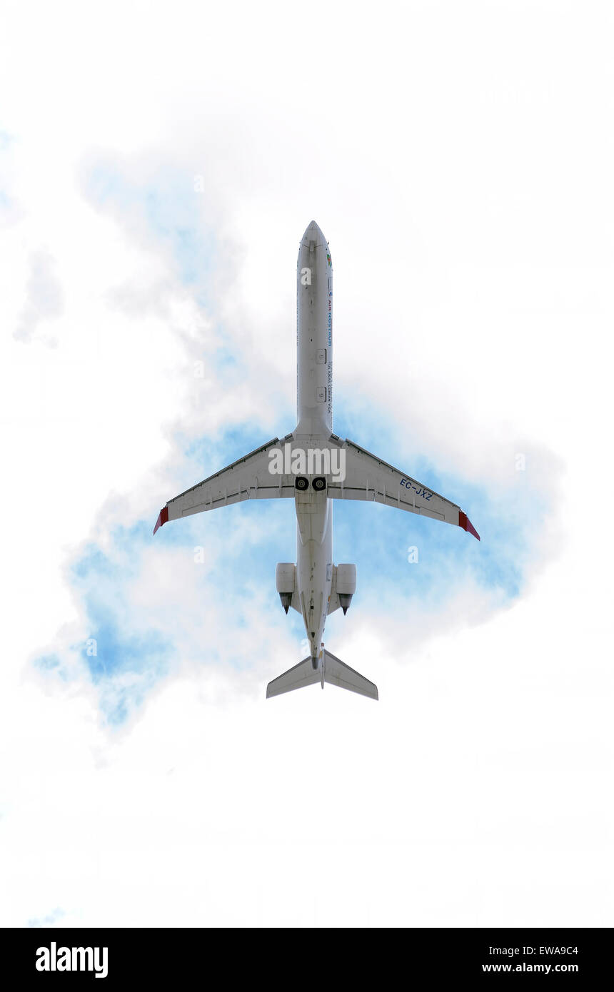 Flugzeug - Bombardier Canadair CRJ - 900 - des - Air Nostrum - Airline, ist vom Flughafen Madrid-Barajas - Adolfo Suarez - ausziehen. Stockfoto