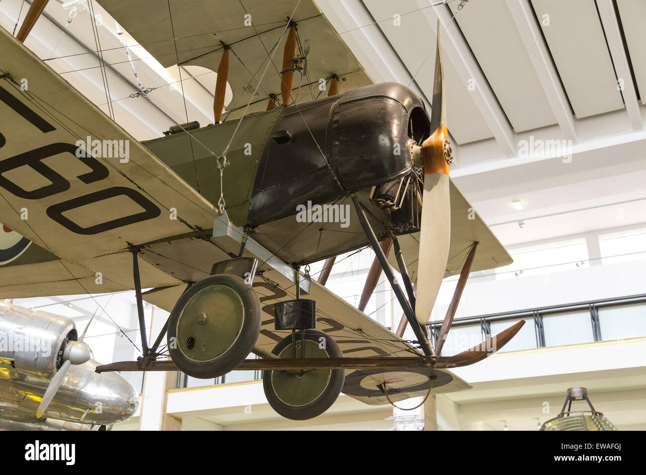 Eine Avro 504K hängend von der Decke auf dem Display an das Science Museum, London Stockfoto