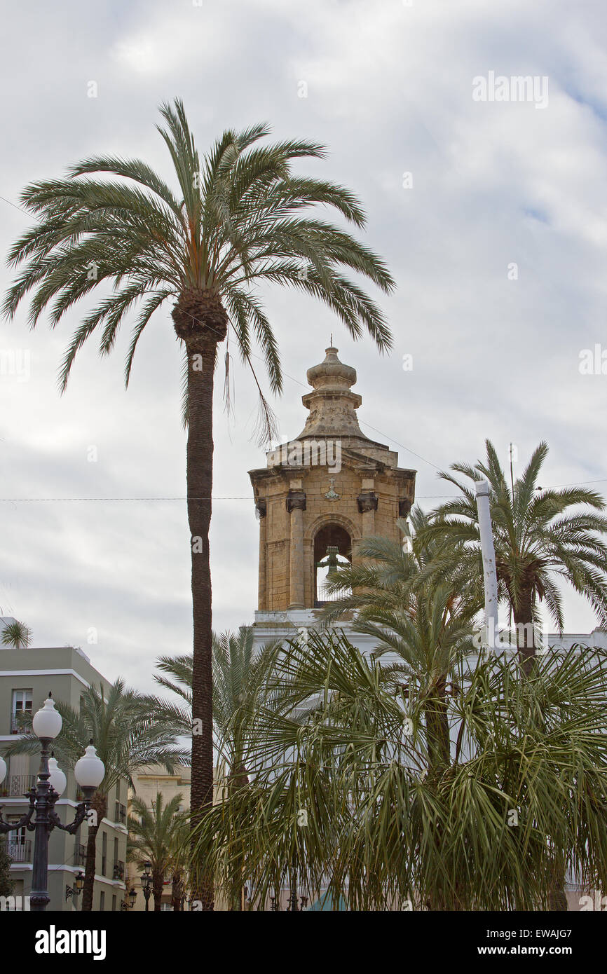 Gebäude, Straßen, Sehenswürdigkeiten und Sehenswürdigkeiten aus Cadiz, Spanien. Stockfoto