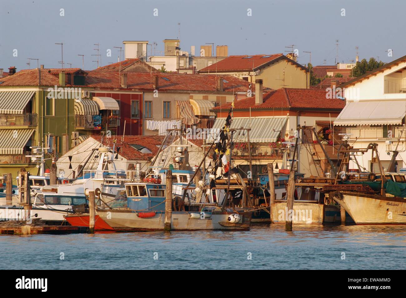 Landeplatz der Angelboote/Fischerboote in Chioggia, Lagunenstadt südlich von Venedig (Italien) Stockfoto
