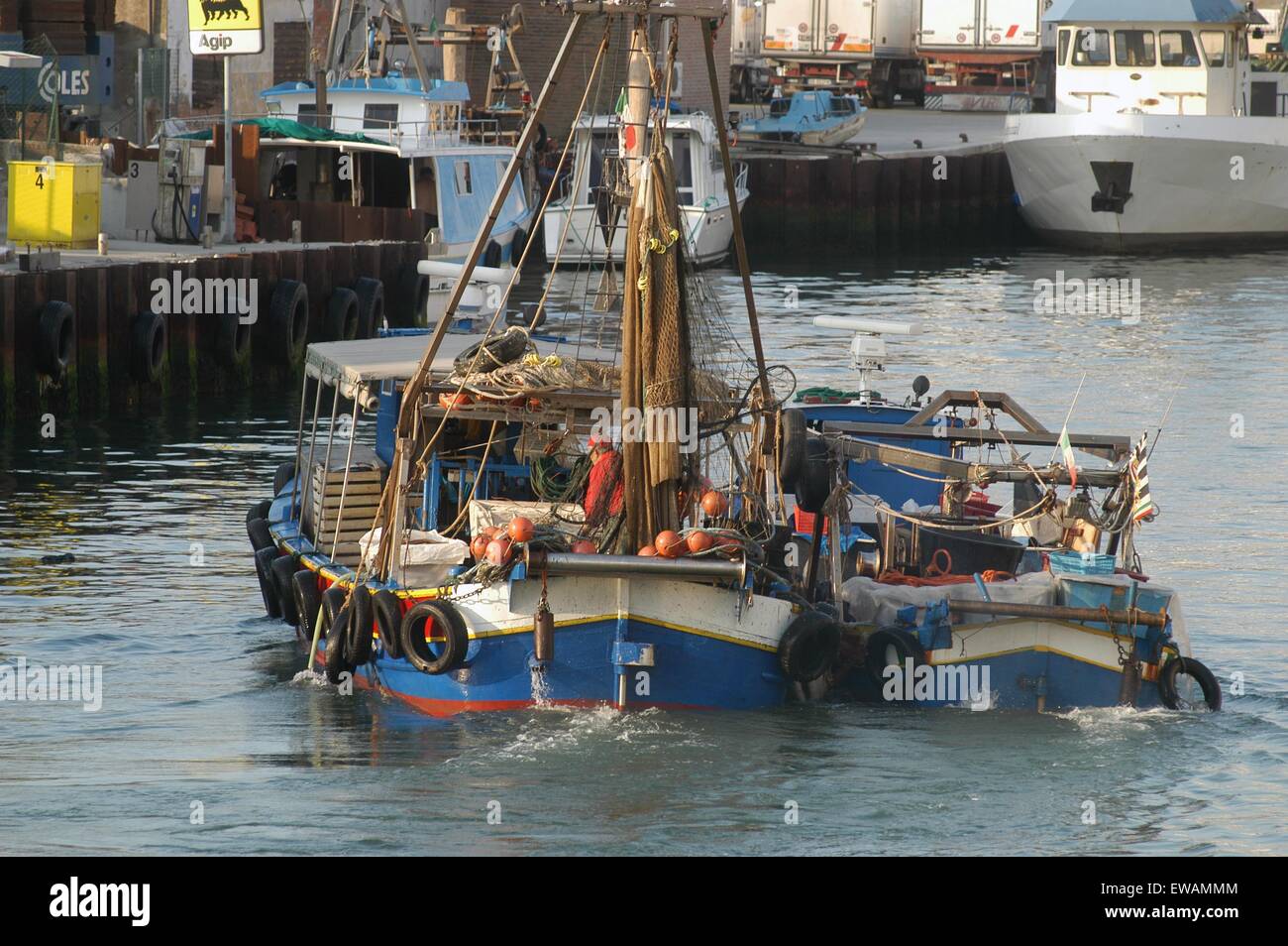 Landeplatz der Angelboote/Fischerboote in Chioggia, Lagunenstadt südlich von Venedig (Italien) Stockfoto