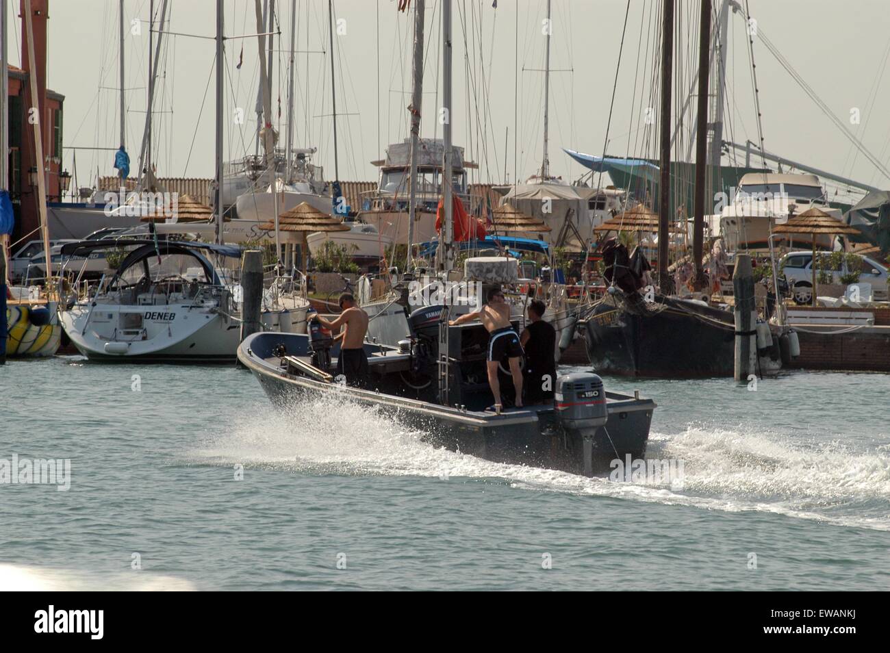 Chioggia, Lagunenstadt südlich von Venedig (Italien), Motorboot der illegalen Fischer Muscheln Stockfoto