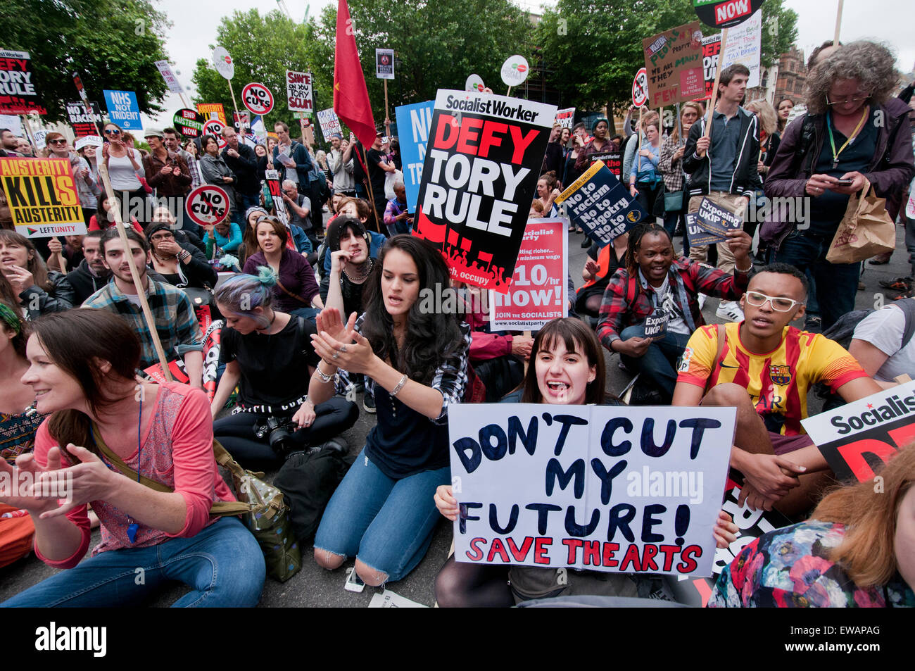 Zehntausende marschieren durch London auf regierungsfeindliche Proteste gegen Sparpolitik durch London 20. Juni 2014 Stockfoto Zehntausende marschieren durch London auf regierungsfeindliche Proteste gegen Sparpolitik durch London 20. Juni 2014 Stockfoto