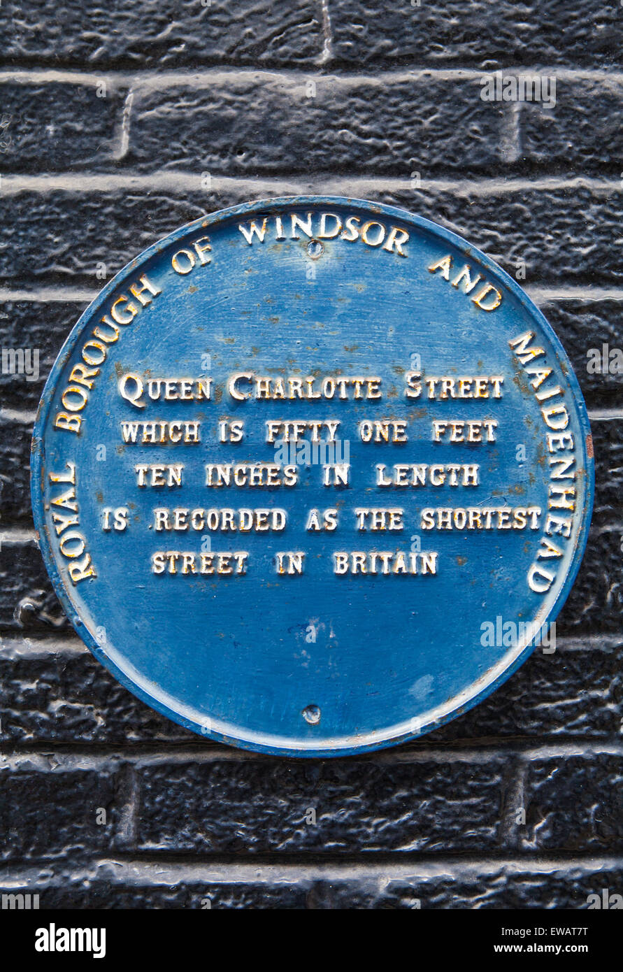 Eine blaue Markierung die Position der Königin Charlotte Street in Windsor, Berkshire.  Königin Charlotte Street ist die kürzeste Straße in G Stockfoto
