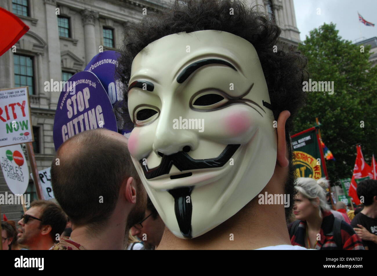 Anonym-Maske auf "End Sparmaßnahmen Now" Demonstration London 20. Juni 2015 Stockfoto