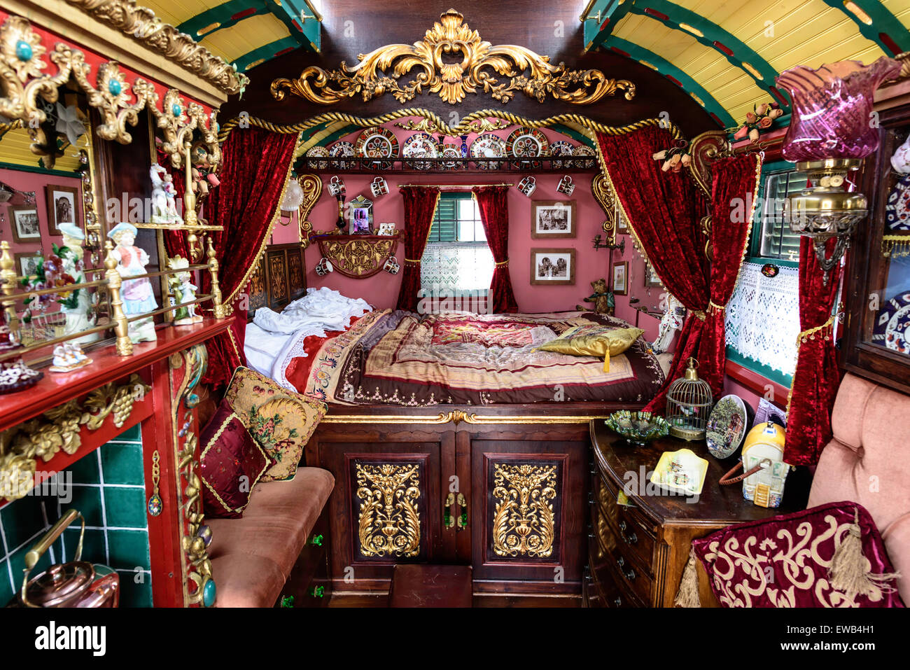 Gypsy Caravan Interieur Stockfoto Bild 84452957 Alamy