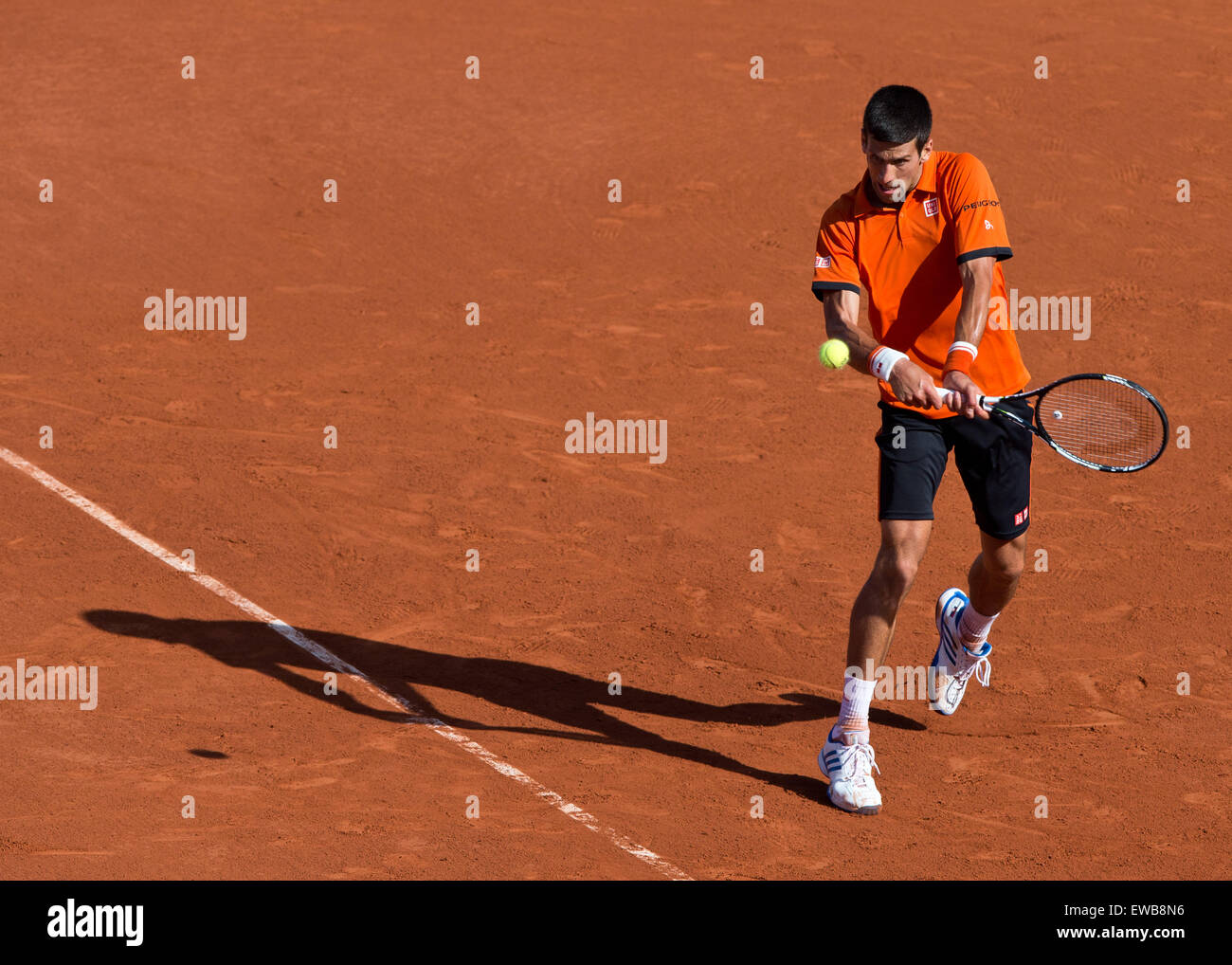 Novak Djokovic (SRB) in Aktion bei den French Open Stockfoto
