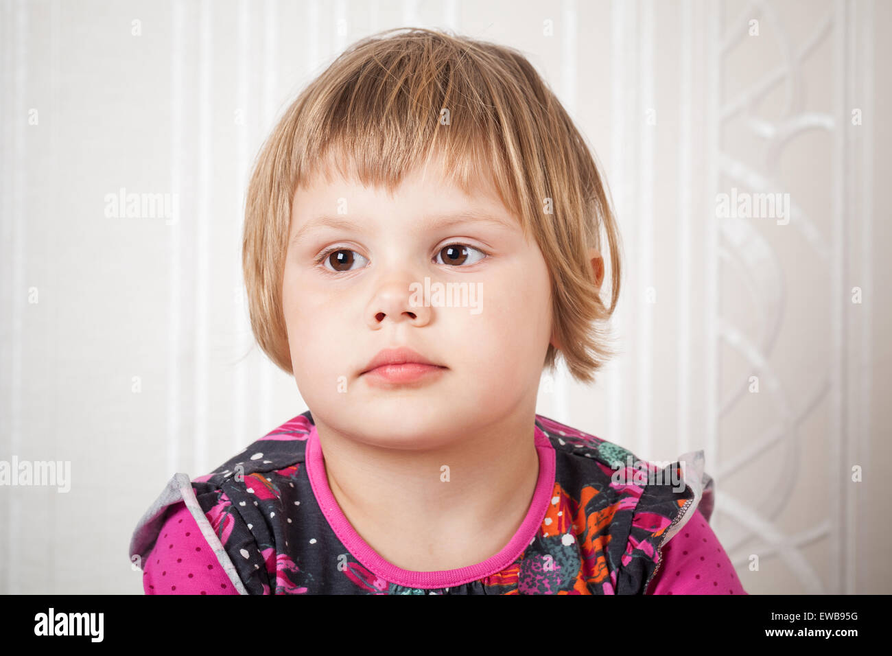 Niedliche kaukasischen blonde Baby Mädchen Mädchen Studioportrait Stockfoto