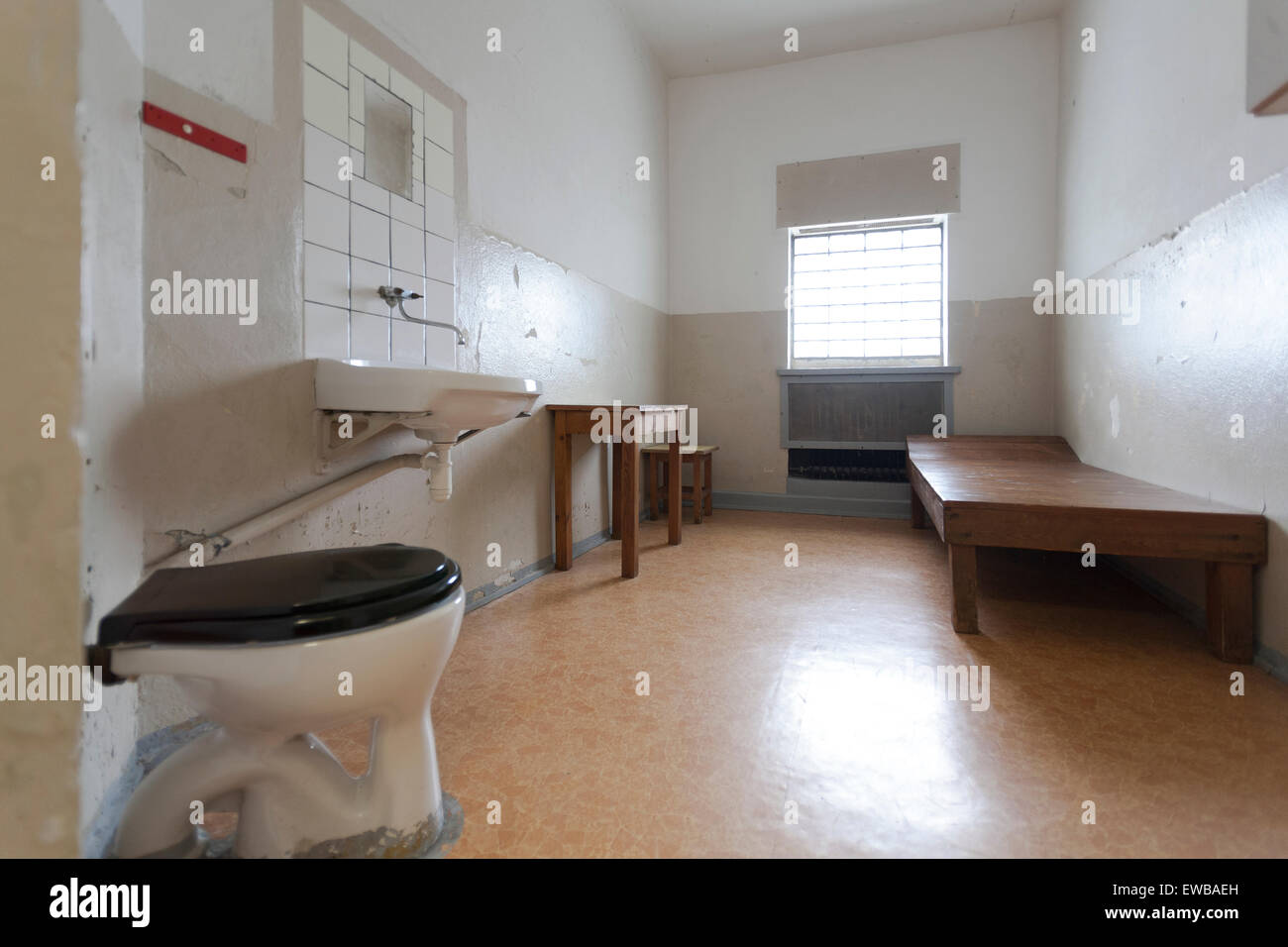 Gefängniszelle, ehemalige Stasi-Gefängnis, Gedenkstätte Hohenschönhausen, Berlin, Deutschland Stockfoto