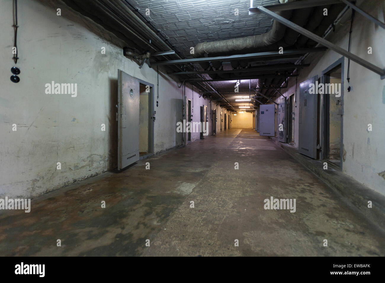 Gefängniszelle im Stasi-Gefängnis, Gedenkstätte Hohenschönhausen, Berlin, Deutschland Stockfoto