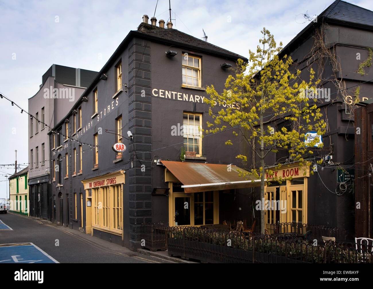 Irland, Co. Wexford, Wexford Town, Charlotte Street, Hundertjahrfeier Stores bar Stockfoto