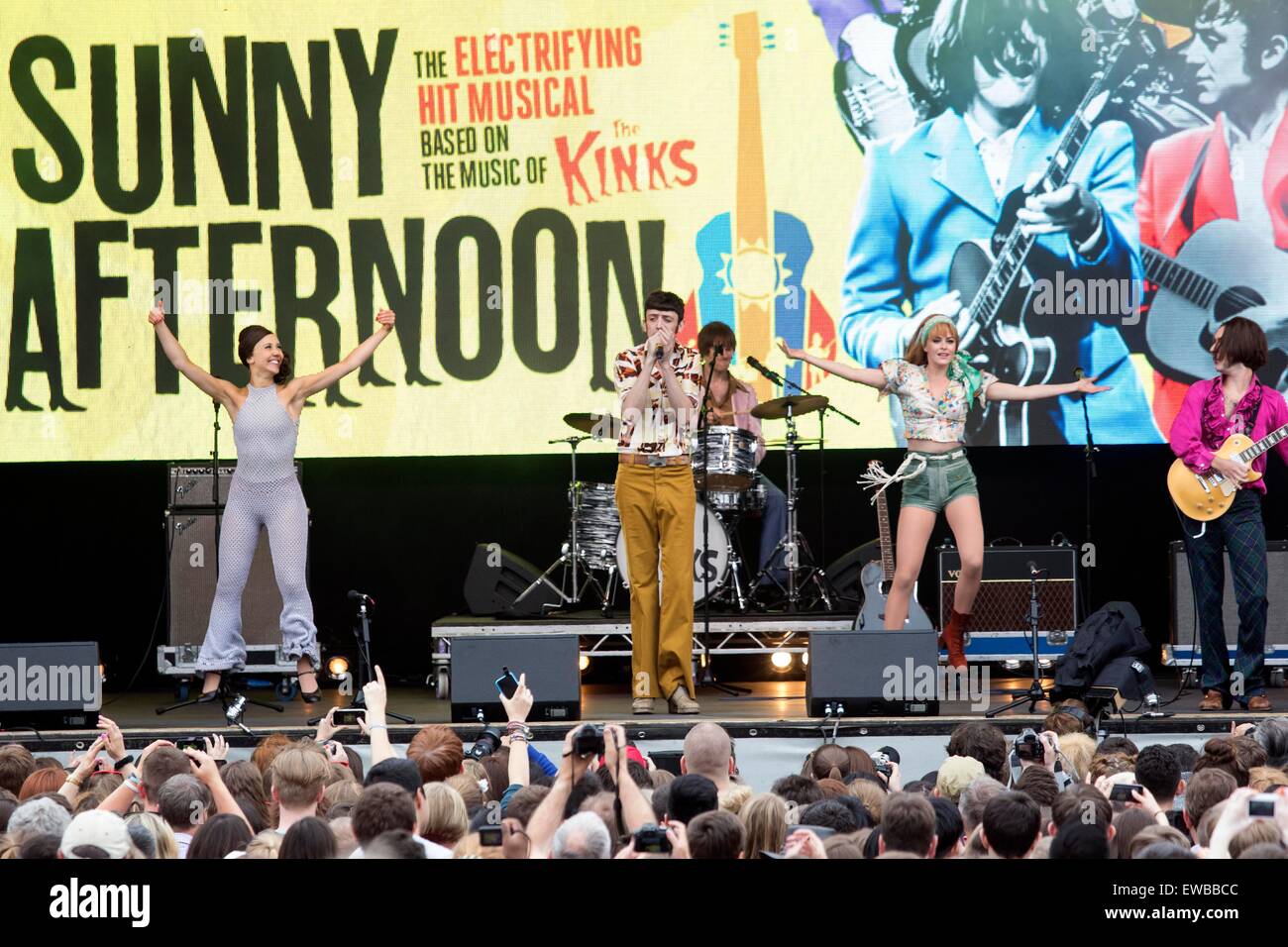 Bild zeigt: West End Live am Trafalgar Square in London heute 20.6.15 sonnigen Nachmittag mit Knicke Musik Pic von Gavin Rodgers/Pixe Stockfoto