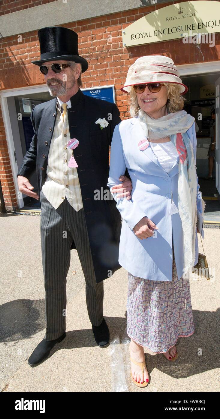 Bild zeigt: Royal Ascot Ladies Day 2015 Jeremy Irons und Frau Sinead Cusack Pic von Gavin Rodgers/Pixel 8000 Ltd Stockfoto