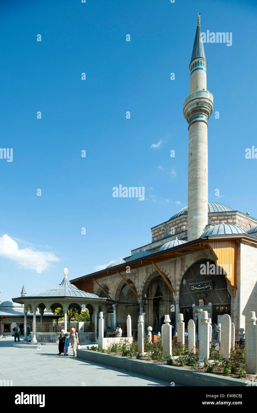 Ägypten, Konya, Gräber Im Hof des Mevlana-Museum, Im Hintergrund sterben Mevlana-Moschee Stockfoto