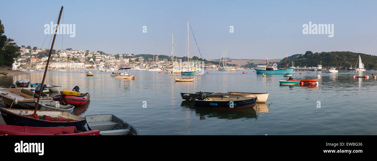 Blick auf die Mündung Salcombe in South Devon, mit Booten Stockfoto