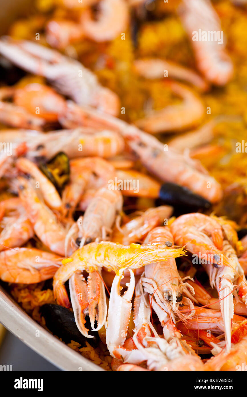 Paella zum Verkauf an Straße Marktstand, Frankreich. Stockfoto