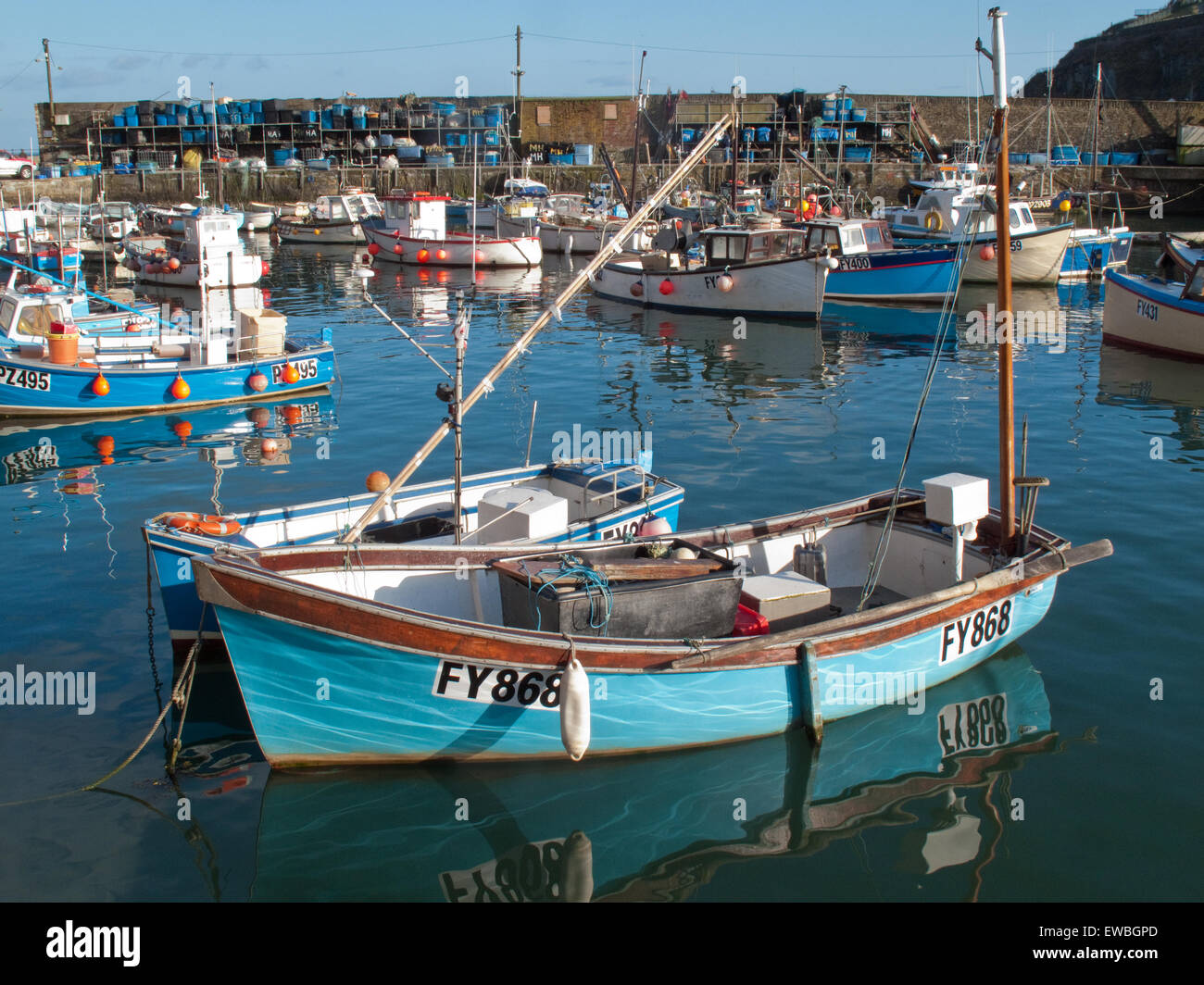 Angelboote/Fischerboote im Hafen von Mevagissey, Cornwall Stockfoto