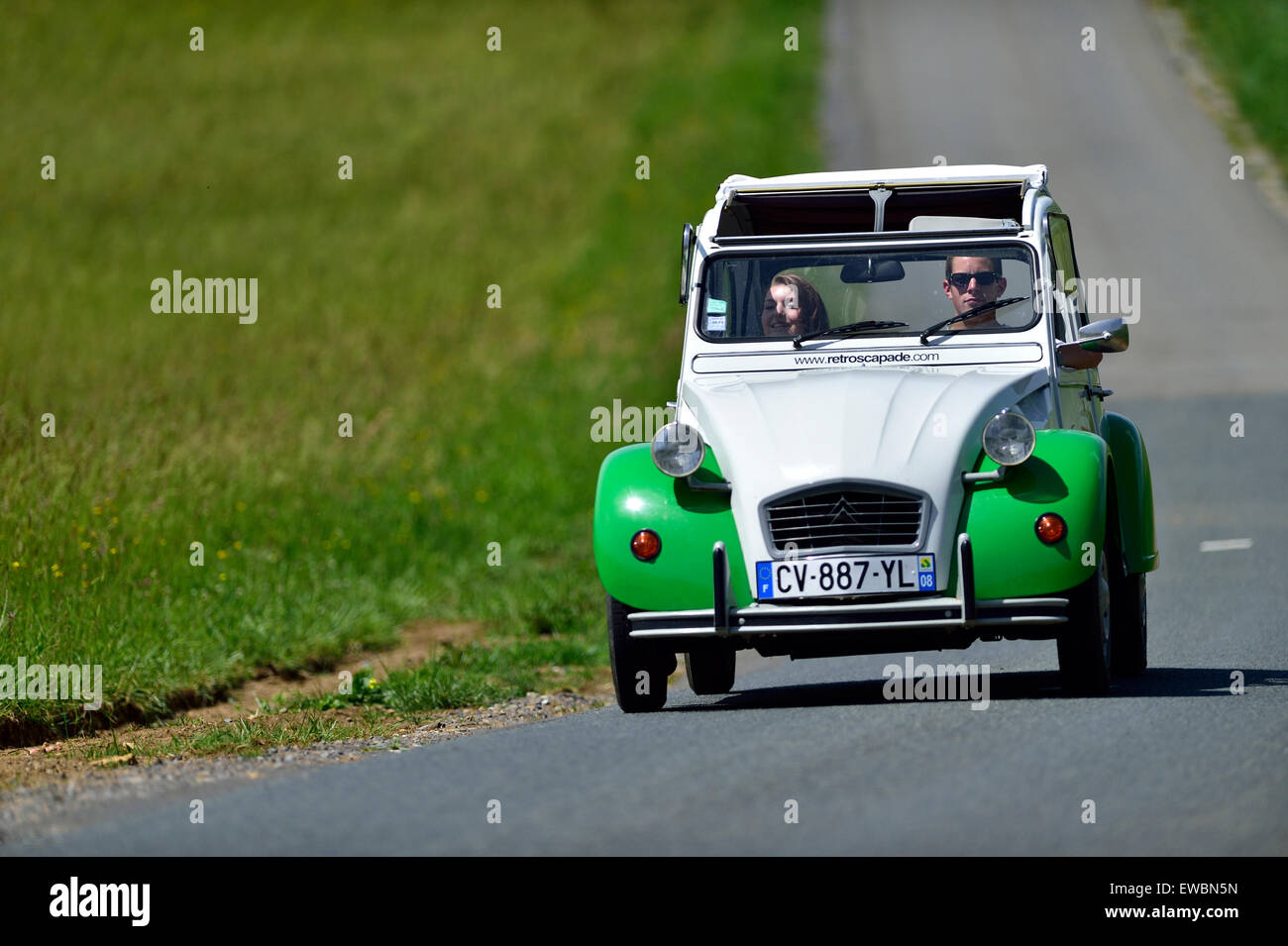 Ardennen (Nordost-Frankreich), Reise an Bord eines 2 CV Citroen Stockfoto