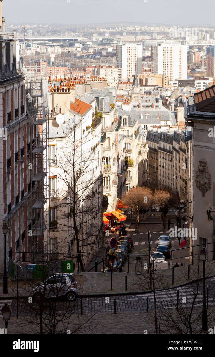Blick hinunter einen Hügel in Montmartre Paris Frankreich Europa Stockfoto Blick hinunter einen Hügel in Montmartre Paris Frankreich Europa Stockfoto